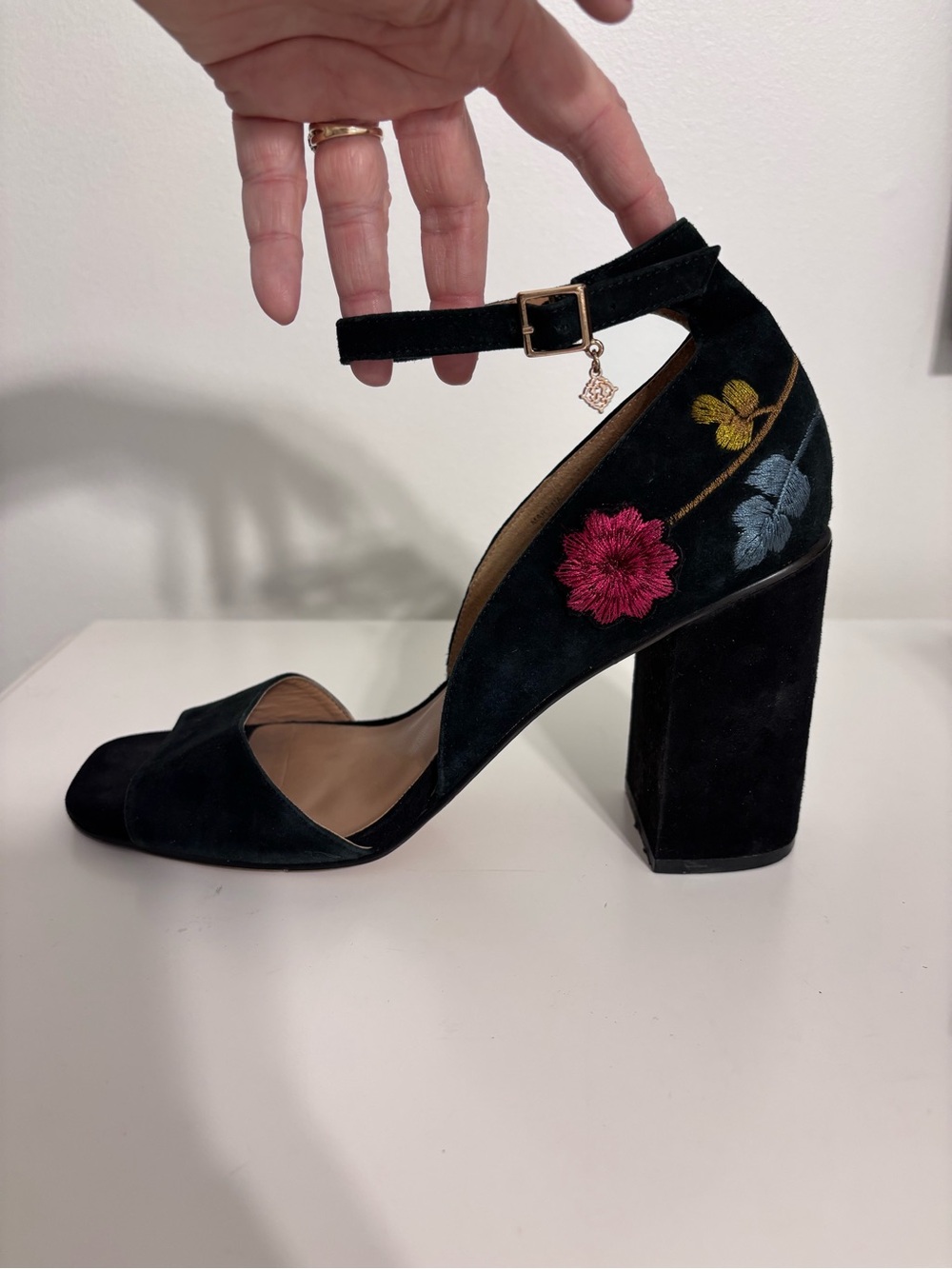 Nanette Lepore Martina Size 10 Black Floral Embroidery Mary Jane Block 4” Heels - Picture 3 of 11